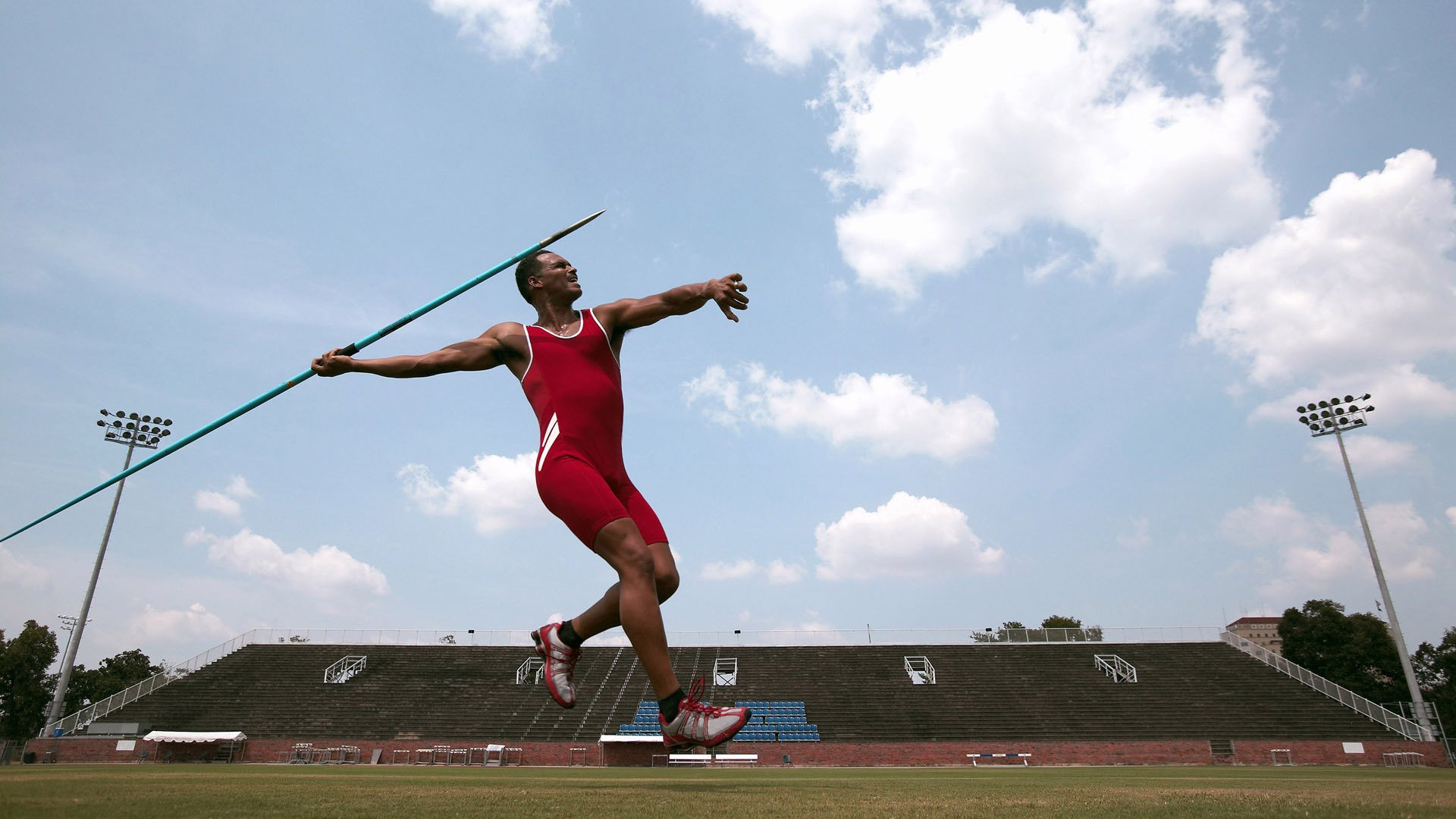 _城市高架自行车赛：穿越天际线的速度之战_，天际线建造了自行车道有用吗